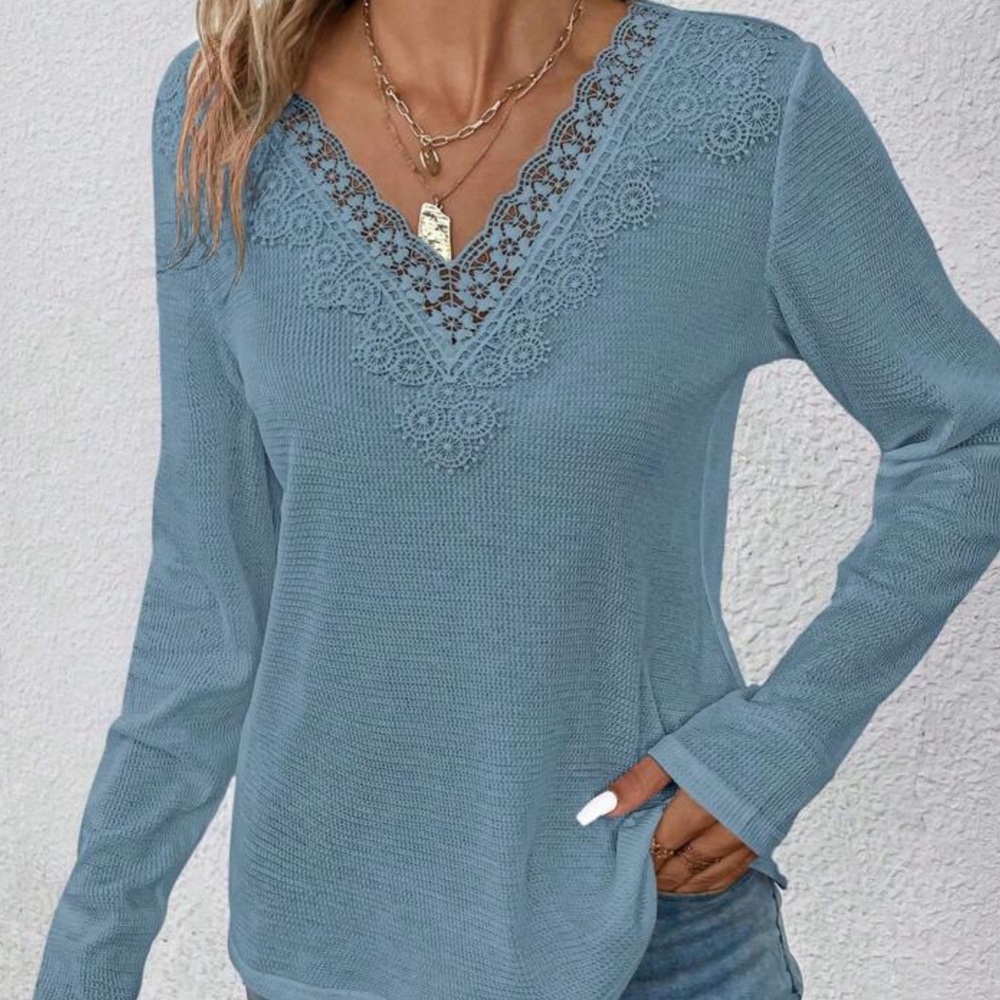 NWOT Large v-neck women’s sweater